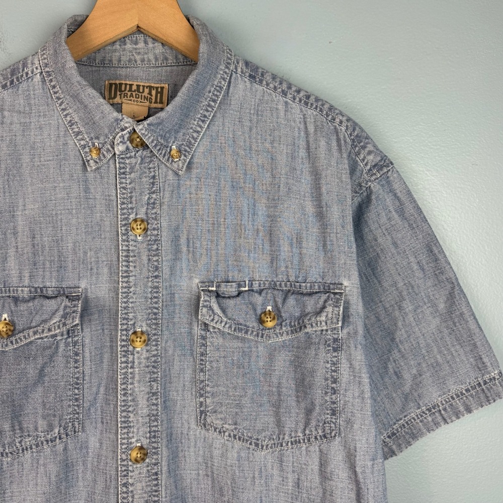 Duluth Trading Free Swingin Chambray Shirt Men Large Blue Short Sleeve Button Up